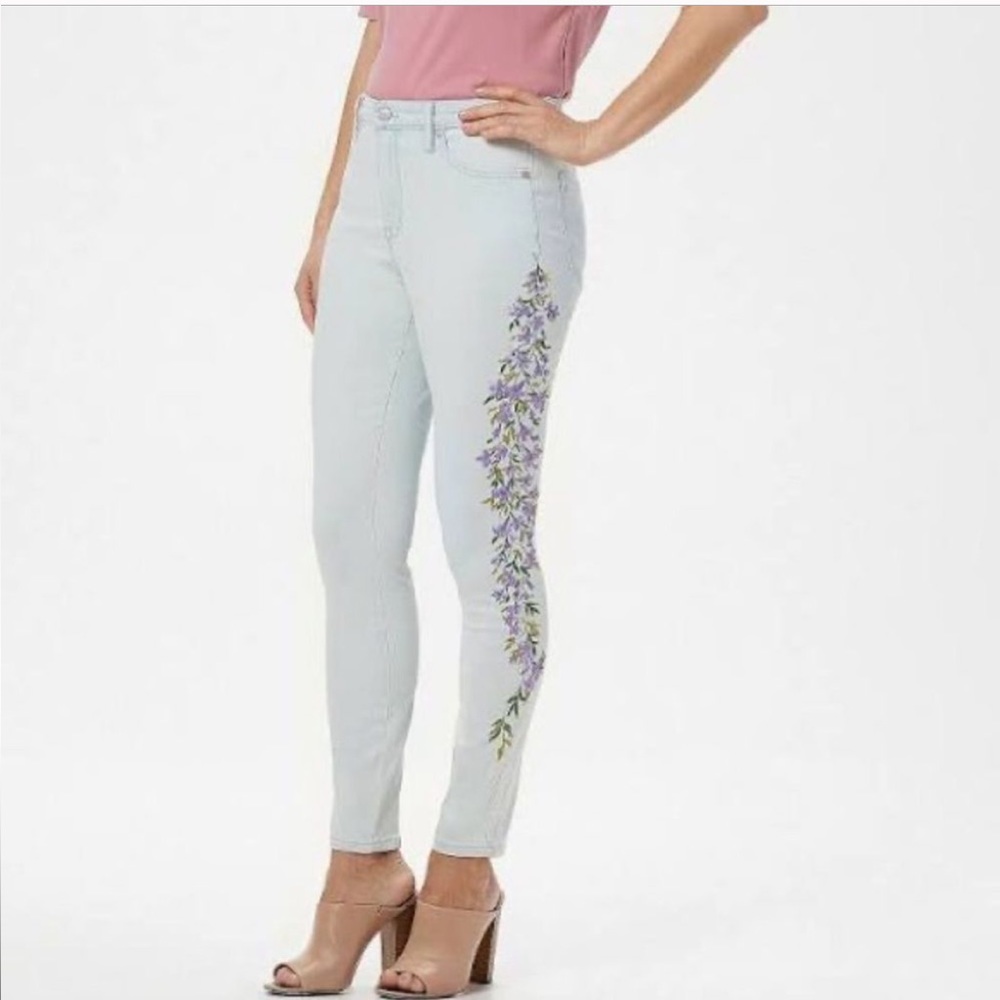 Martha Stewart Jeans Wisteria Embroidered Bleached 5-Pocket Mid-Rise w/Stretch. - Picture 2 of 13